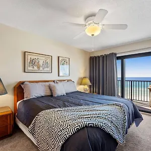 https://commodore-502.panamacity-beachhotels.com