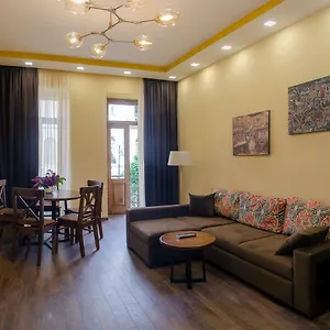 https://home-97-on-agmashenebli-avenue.alltbilisihotels.com