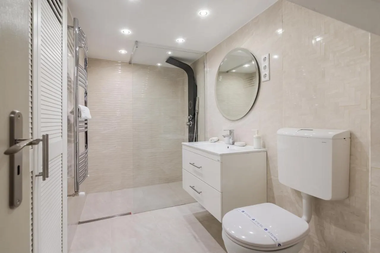 Bpr Waldorf Wooden Home Budapest
